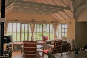 O zonă de relaxare la St Brandon House Country Cottages