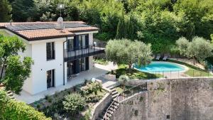 an aerial view of a house with a swimming pool at Villa aMA with Pool in Pai