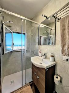 Ένα μπάνιο στο La Terrazza di Rino