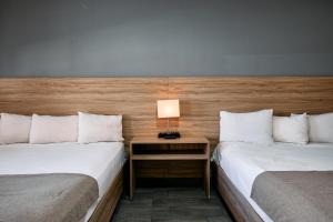Uma cama ou camas num quarto em Hotel Dunas Near Consulate