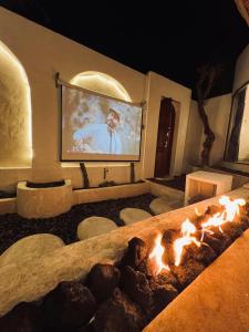 a room with a large screen with a fire place at Batur Cozy Bali in Kintamani