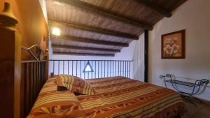 Postel nebo postele na pokoji v ubytování Posada el Camino Almonaster