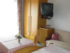 TV a/nebo společenská místnost v ubytování Sorli Pension