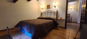 Postel nebo postele na pokoji v ubytování Posada el Camino Almonaster