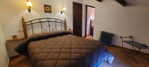 Postel nebo postele na pokoji v ubytování Posada el Camino Almonaster
