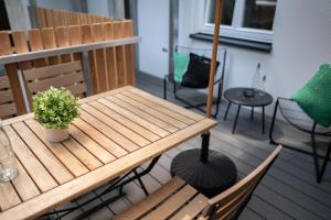 a wooden table with a potted plant on a patio at Altstadtsuite Landsberg am Lech in Landsberg am Lech