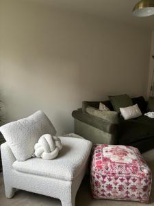 Χώρος καθιστικού στο Stylish double room females and couples only