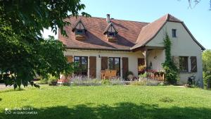 a house with a green lawn in front of it at Bet & Jac in Meyronne