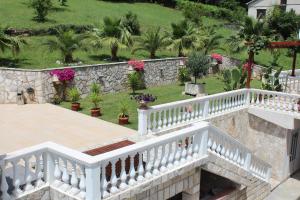 Κήπος έξω από το Monte Aria panorama suites