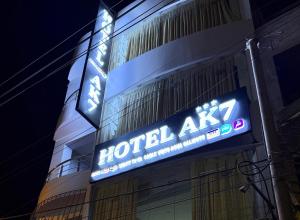 a hotelasy sign on the side of a building at Hotel AK7 in Nazca