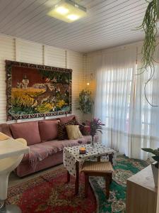 Χώρος καθιστικού στο EcoHouse - 12 min to Downtown