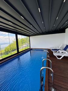 Kolam renang di atau dekat dengan Adesa View Villas