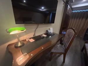 TV i/ili multimedijalni sistem u objektu Hotel Du Parc