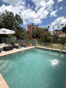 a swimming pool with a fountain in the middle at Casona San Cayetano Suites & Lofts & Spa by SCE in Guanajuato