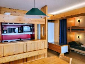 a room with a kitchen and a bunk bed at Appartement 6 pers · Balcon · Wifi gratuit · Parking - FR-1-346-559 in Arc 1800