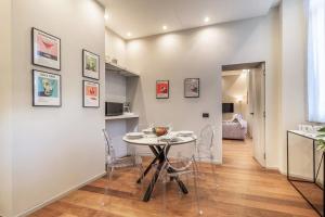 a dining room with a table and chairs at luxury house - como lake in Como