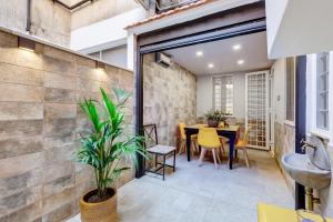a patio with a table and a dining room with a sink at LuxurySistersHouse 2 min Colosseum in Rome