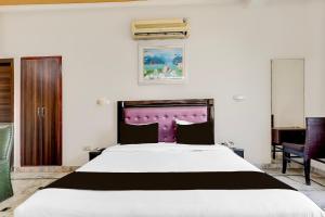 Ένα ή περισσότερα κρεβάτια σε δωμάτιο στο Collection O Taj Empire +25 φωτογραφίες