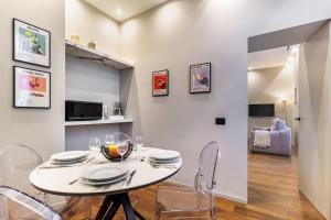 a dining room with a white table and chairs at luxury house - como lake in Como