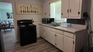 Afbeelding uit fotogalerij van Beautiful 2BD Apt Jamesway in West End Area! in Abbeyville