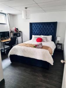 Ένα ή περισσότερα κρεβάτια σε δωμάτιο στο Casa Linda Victoriaville