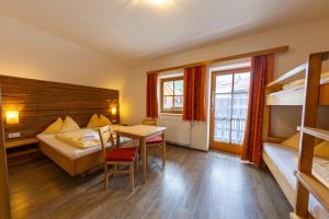 Ένα ή περισσότερα κρεβάτια σε δωμάτιο στο Pension Zechnerhof