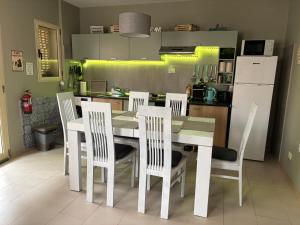 Η κουζίνα ή μικρή κουζίνα στο Casa Paradise +29 φωτογραφίες