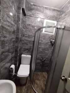 Ένα μπάνιο στο city hostel