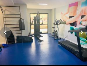 a fitness room with a gym with a treadmill at Quarto no apartamento do Edifício Ilha de Maui in Belém