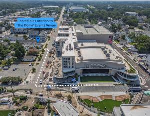 Una vista aérea del campus de Doore Detroit en Ocean Lofts in the Vibe #8 - 5 min walk to beach, en Virginia Beach