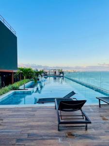 Hồ bơi trong/gần UNU Art Studio Armação: piscina, academia, e +