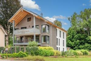 a house with a gambrel roof on top of it at INVITA Natur-Chalets Penthouse - Familienurlaub im Schwarzwald - 240qm in Bad Dürrheim