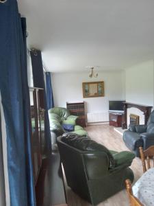 Posezení v ubytování Faughan House + 1 fotografie