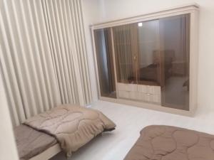 a bedroom with a bed and a large window at شقة 3 احد رفيدة حي الخليج in Ahad Rafidah