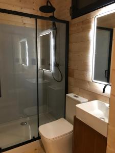 Un baño de Tiny house with a view