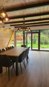 Φωτογραφία από το άλμπουμ του Cabana A-frame Apuseni σε Burzeşti