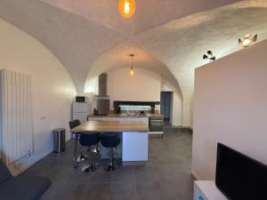 a kitchen with a table and chairs in a room at Appartement de caractère Val 1 in Beaumont +13 photos