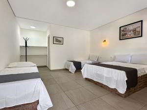 En eller flere senge i et værelse på Sítio com Churrasqueira, Piscina, Lago e Natureza + 60 billeder