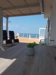 Billede fra billedgalleriet på Sea Front Loft by GOLDENLAND i Kallithea Halkidikis