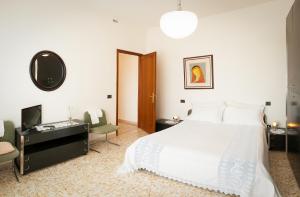 A bed or beds in a room at Villa Celeste