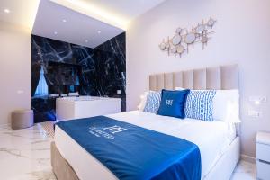 Ένα ή περισσότερα κρεβάτια σε δωμάτιο στο De Matteo Luxury Suites