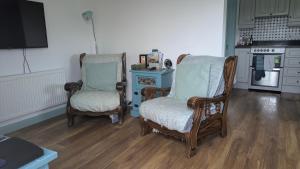 مطبخ أو مطبخ صغير في An Teach Beag Glencolmcille, little home from home