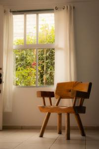 a wooden bench sitting in front of a window at Hotel Boutique Tonalli in San Martín de las Pirámides
