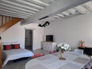 En eller flere senge i et værelse på Aux'Cerfs - Vue imprenable Cathédrale