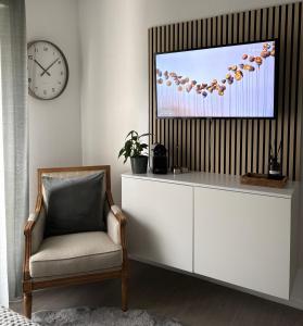 a living room with a tv and a chair at Studio Galerie 473 L'art de vivre à Metz in Metz +5 photos