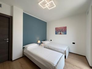 a bedroom with two beds and a painting on the wall at Villa Lake Luxury in Colico +35 photos