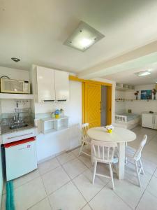 Køkken eller tekøkken på Ape Familia c Ar e prox Praias e Centro Búzios 4p + 22 billeder