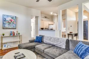 Imagen de la galería de 14 Mi to Dtwn OKC Edmond Gem with Fenced Yard!, en Edmond