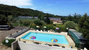 Bazén v ubytování Hotel Le Lagon nebo v jeho okolí