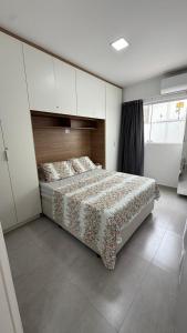 Giường trong phòng chung tại casa com suite e banheiro social